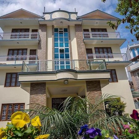 Norbu Hotel カトマンズ エクステリア 写真